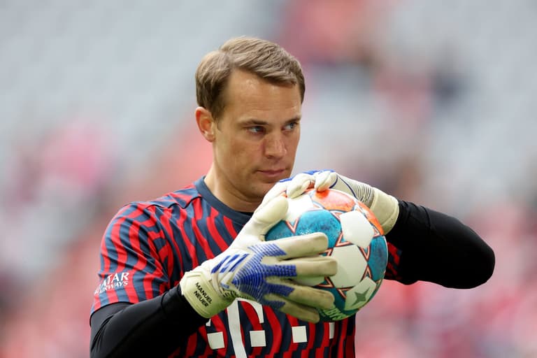Taxi driver left disappointed with reward after returning Manuel Neuer’s wallet Taxi driver left disappointed with reward after returning Manuel Neuer’s wallet