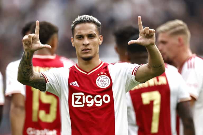 Man United close to agreeing €100m deal to sign Antony Man United close to agreeing €100m deal to sign Antony
