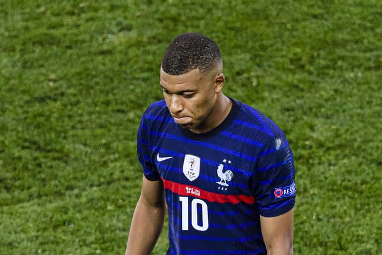 KFC threaten to sue FFF over Kylian Mbappé’s sponsorship issues KFC threaten to sue FFF over Kylian Mbappé’s sponsorship issues