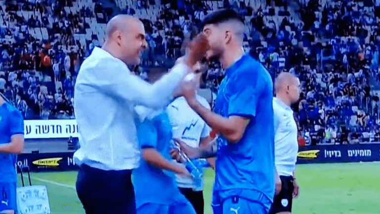 “When I give a slap, you feel it” – Israel coach slaps player during playoff win over Ireland “When I give a slap, you feel it” – Israel coach slaps player during playoff win over Ireland