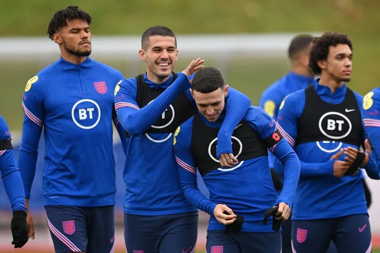Jamie Carragher believes that benched English star would start for Spain Jamie Carragher believes that benched English star would start for Spain