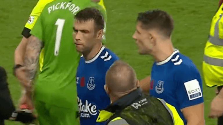 Seamus Coleman visibly distraught as Everton supporters take frustrations out on team Seamus Coleman visibly distraught as Everton supporters take frustrations out on team