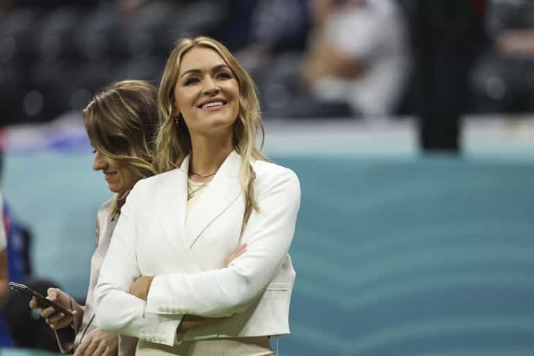 Laura Woods responds to sexist troll with brutal takedown Laura Woods responds to sexist troll with brutal takedown