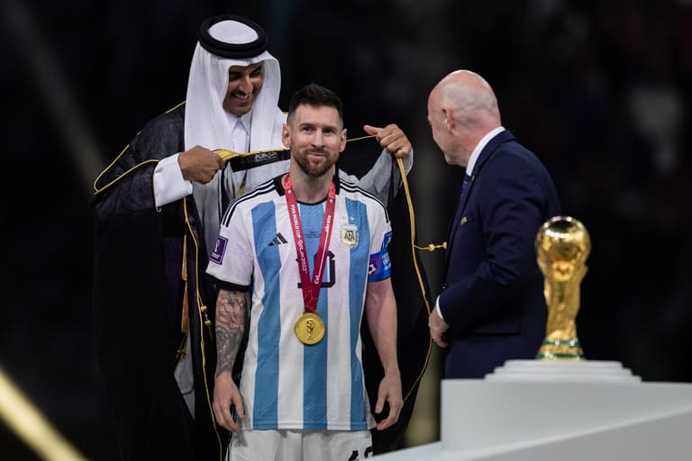 Gary Lineker and Pablo Zabaleta slam FIFA for making Lionel Messi wear ‘little robe’ Gary Lineker and Pablo Zabaleta slam FIFA for making Lionel Messi wear ‘little robe’