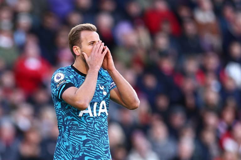 Brentford fans chant ‘you let your country down’ at Harry Kane Brentford fans chant ‘you let your country down’ at Harry Kane