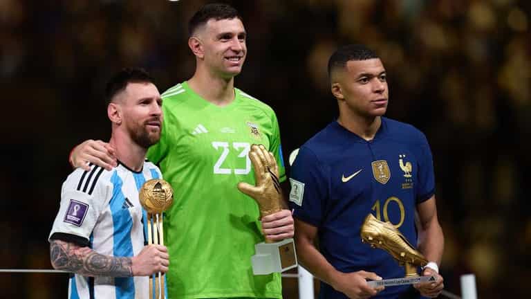 Lionel Messi scolded for allowing Emi Martinez run riot on Kylian Mbappé Lionel Messi scolded for allowing Emi Martinez run riot on Kylian Mbappé