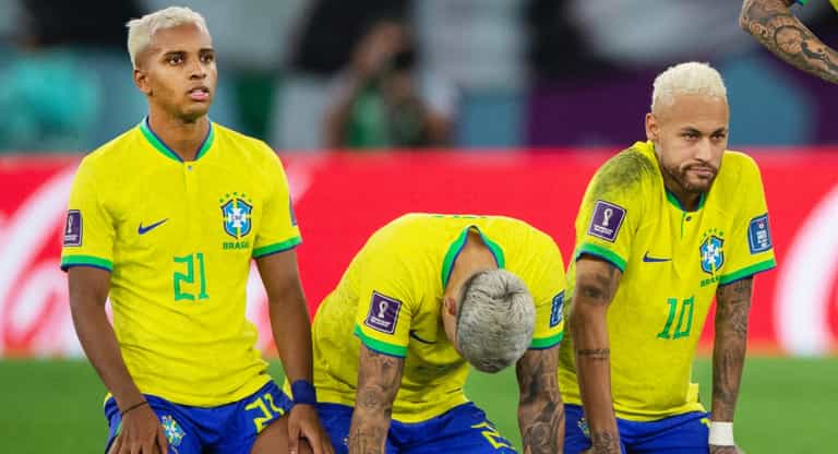 Neymar publishes private chats with Brazil teammates after World Cup exit Neymar publishes private chats with Brazil teammates after World Cup exit