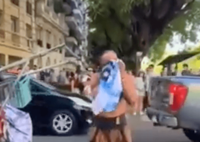 Homeless man cries tears of joy after being gifted Argentina shirt to join in celebrations Homeless man cries tears of joy after being gifted Argentina shirt to join in celebrations