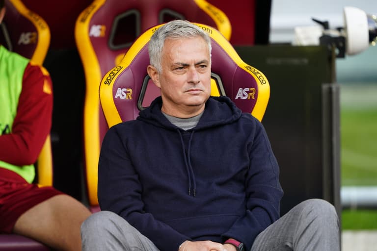 José Mourinho slams Portugal’s decision to hire Roberto Martínez José Mourinho slams Portugal’s decision to hire Roberto Martínez