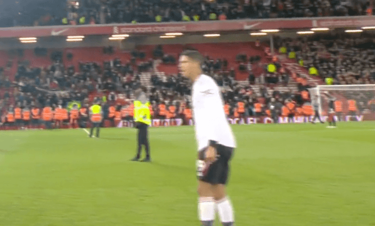 Raphael Varane calls out Man United teammates for not applauding fans Raphael Varane calls out Man United teammates for not applauding fans