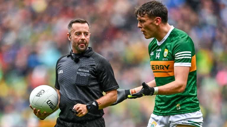 Comments picked up on David Gough’s ref mic show why David Clifford did not get crucial free Comments picked up on David Gough’s ref mic show why David Clifford did not get crucial free