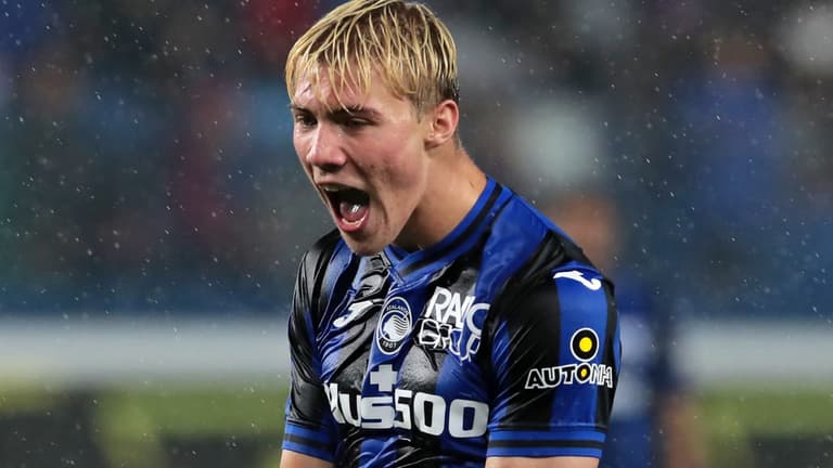 Manchester United will still be left with an obvious problem if they sign Rasmus Hojlund Manchester United will still be left with an obvious problem if they sign Rasmus Hojlund