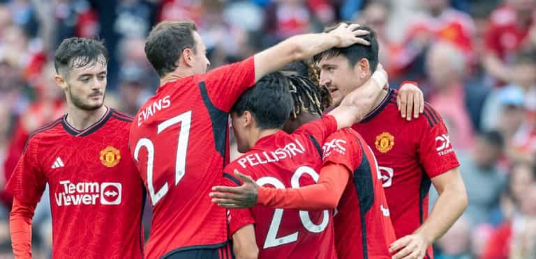 Erik ten Hag gives clarity on Jonny Evans’ future after Harry Maguire’s transfer collapse Erik ten Hag gives clarity on Jonny Evans’ future after Harry Maguire’s transfer collapse