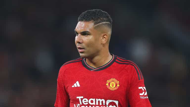 Jamie Carragher says Casemiro was a “panic buy” for Man United Jamie Carragher says Casemiro was a “panic buy” for Man United