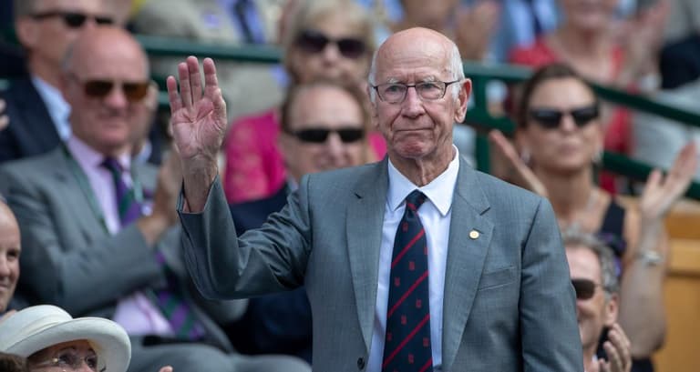 Denis Irwin’s touching tribute to Sir Bobby Charlton hits all the right notes Denis Irwin’s touching tribute to Sir Bobby Charlton hits all the right notes