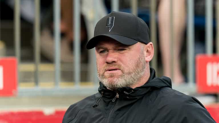 Wayne Rooney reportedly set to take over at Championship club alongside former teammates Wayne Rooney reportedly set to take over at Championship club alongside former teammates