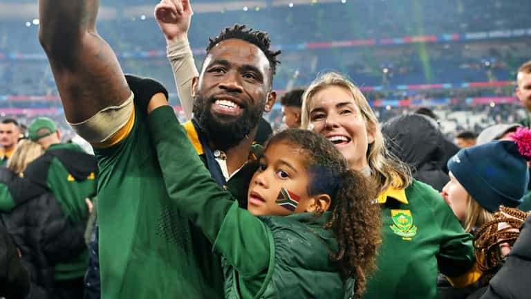 “I wouldn’t be here if it wasn’t for that” – Siya Kolisi makes incredible speech after World Cup triumph “I wouldn’t be here if it wasn’t for that” – Siya Kolisi makes incredible speech after World Cup triumph