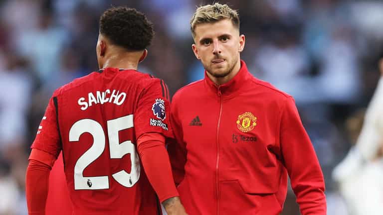Roy Keane and Gary Neville on eight players Man United need to “ditch” Roy Keane and Gary Neville on eight players Man United need to “ditch”