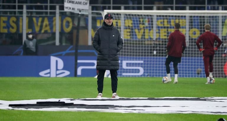 Premier League star explains why Jurgen Klopp’s watches opposition warm-up Premier League star explains why Jurgen Klopp’s watches opposition warm-up