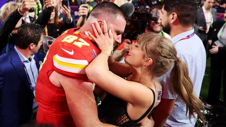 Travis Kelce responds to brutal footage of him pushing Kansas City Chiefs coach Andy Reid Travis Kelce responds to brutal footage of him pushing Kansas City Chiefs coach Andy Reid