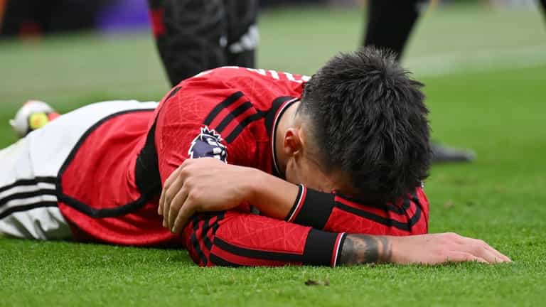 Manchester United hit with double injury blow for season run-in Manchester United hit with double injury blow for season run-in