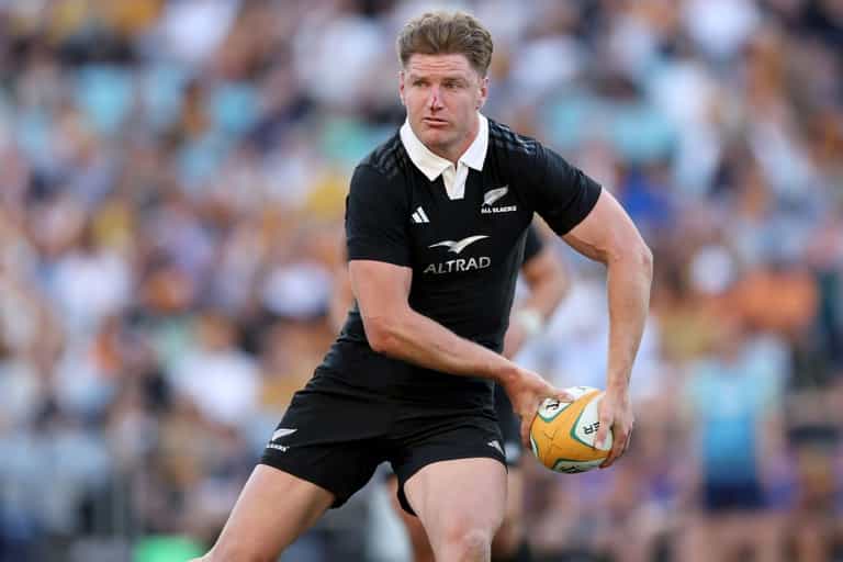 Concern for Leinster fans as new signing Jordie Barrett seen wearing knee brace Concern for Leinster fans as new signing Jordie Barrett seen wearing knee brace