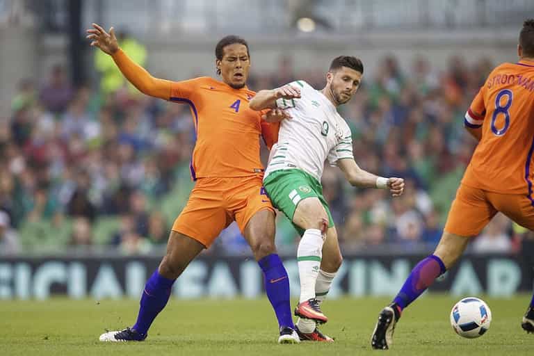 Shane Long reveals brilliant ‘framed picture’ prank on ex-teammate Virgil Van Dijk Shane Long reveals brilliant ‘framed picture’ prank on ex-teammate Virgil Van Dijk