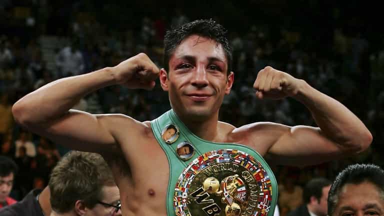Boxing world champion Israel Vazquez dies aged 46 Boxing world champion Israel Vazquez dies aged 46