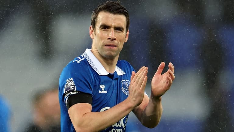 Seamus Coleman signs new one-year deal with Everton Seamus Coleman signs new one-year deal with Everton