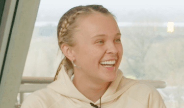 JoJo Siwa sends passionate message to her fans on why they should go to the horse racing