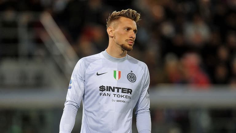 Inter goalkeeper howler might have handed title to AC Milan Inter goalkeeper howler might have handed title to AC Milan