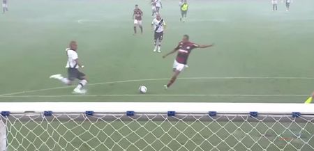 Video: Flamengo score match-winning goal thanks to bizarre rain-assist
