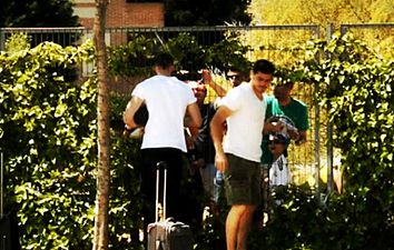 Video: Iker Casillas completely blanks David de Gea before Spain training