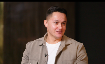 The hilarious true story behind racing blogger’s viral Enable video